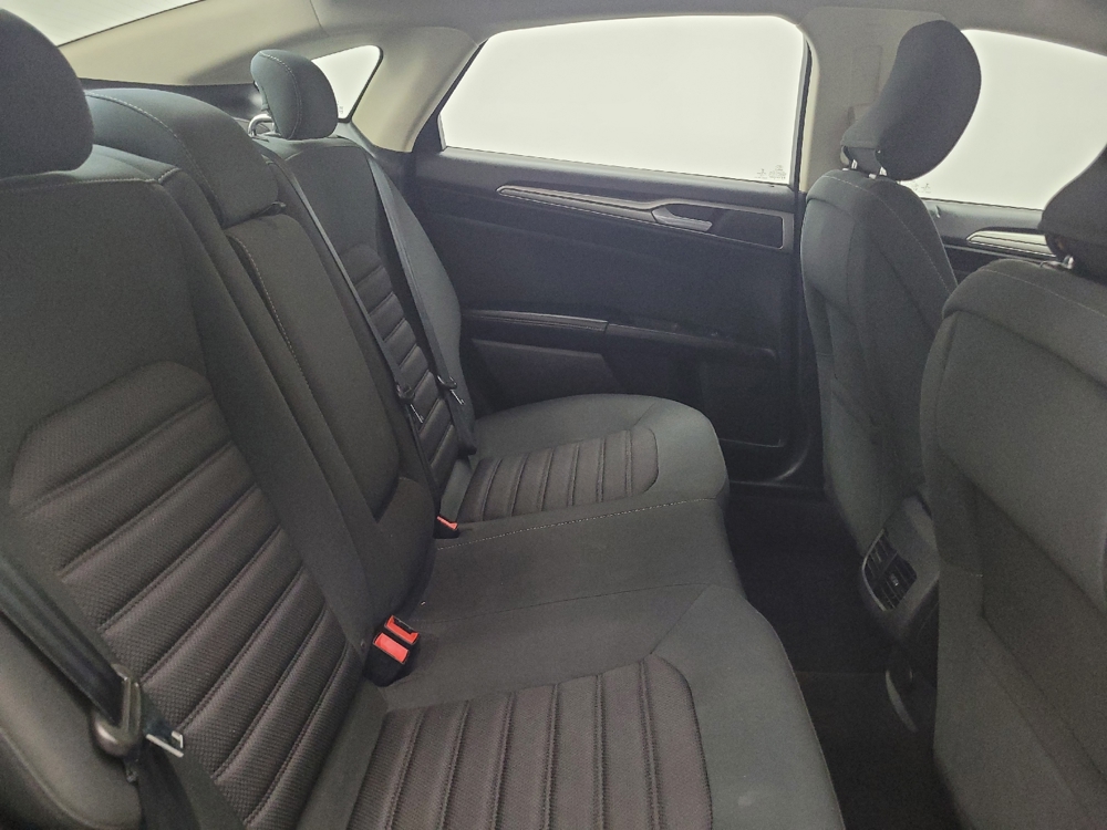 2019 Ford Fusion SE - Photo 15