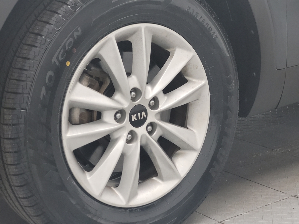 2020 Kia Sorento LX - Photo 24