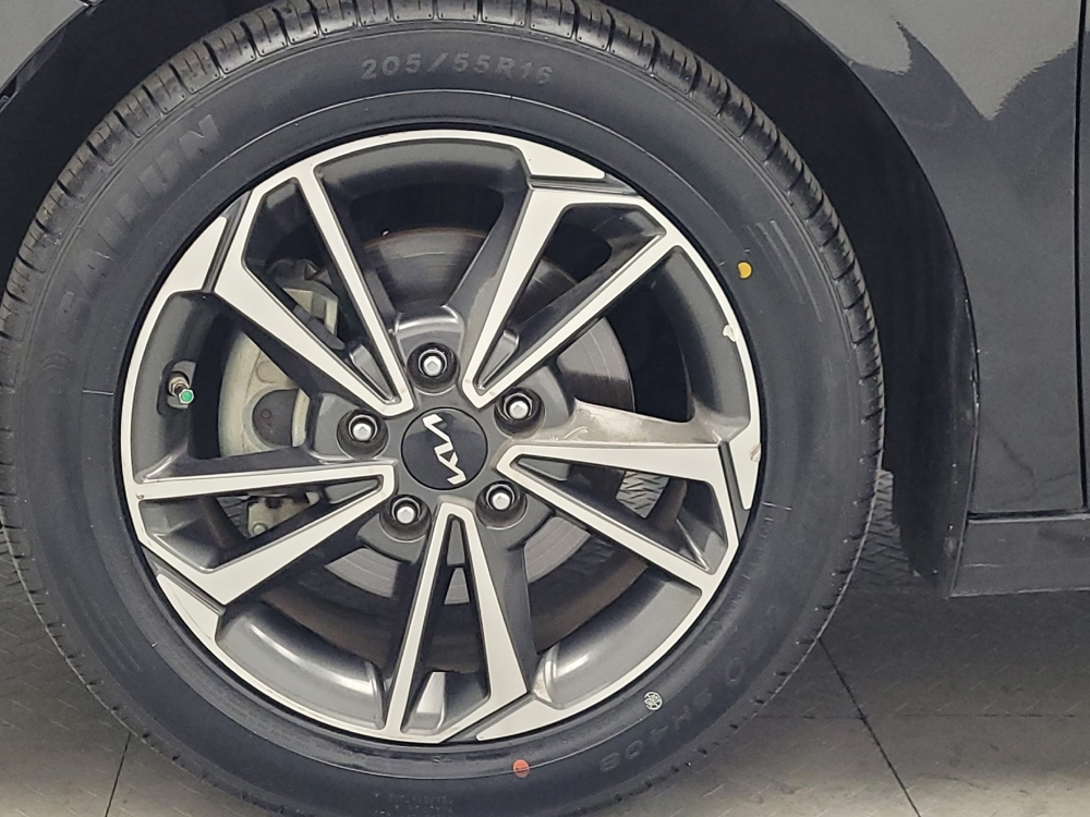 2023 Kia Forte LXS - Photo 24
