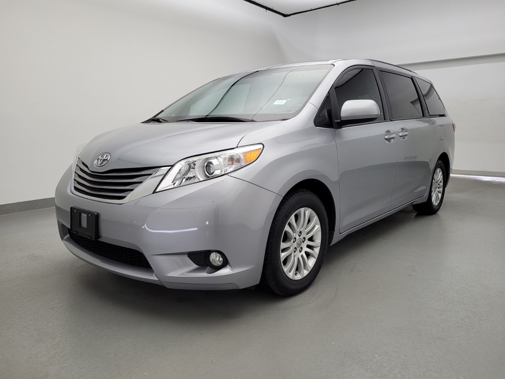 Used 2017 Toyota Sienna Driver Front Bumper