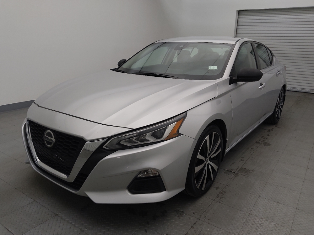 2022 Nissan Altima SR's photo