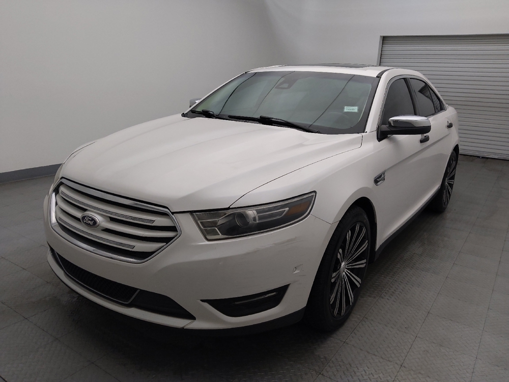 2015 Ford Taurus Limited's photo