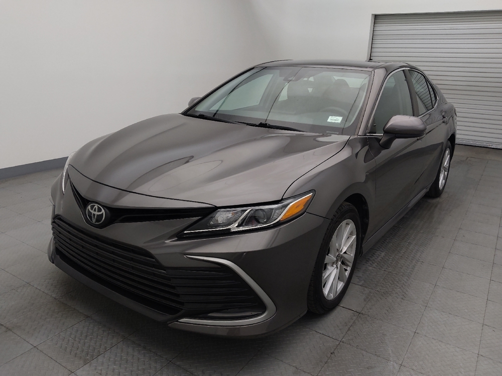 2021 Toyota Camry LE's photo