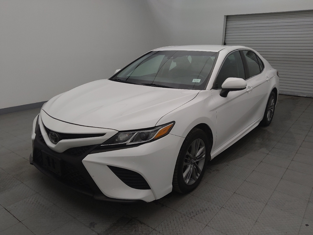 2018 Toyota Camry SE's photo