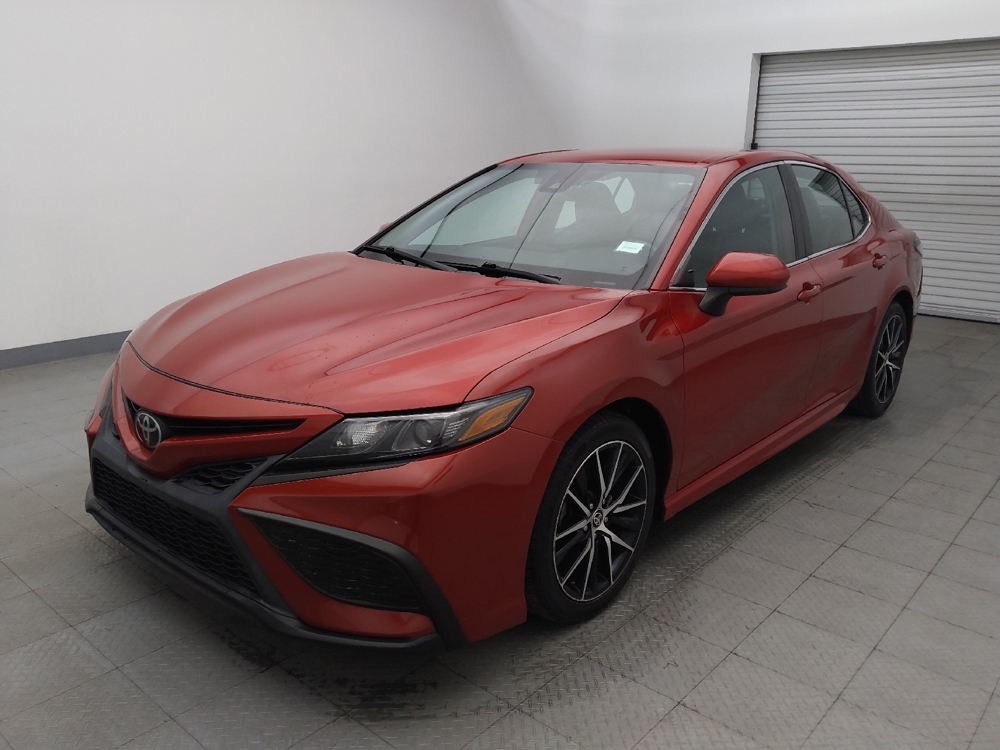 2021 Toyota Camry SE's photo