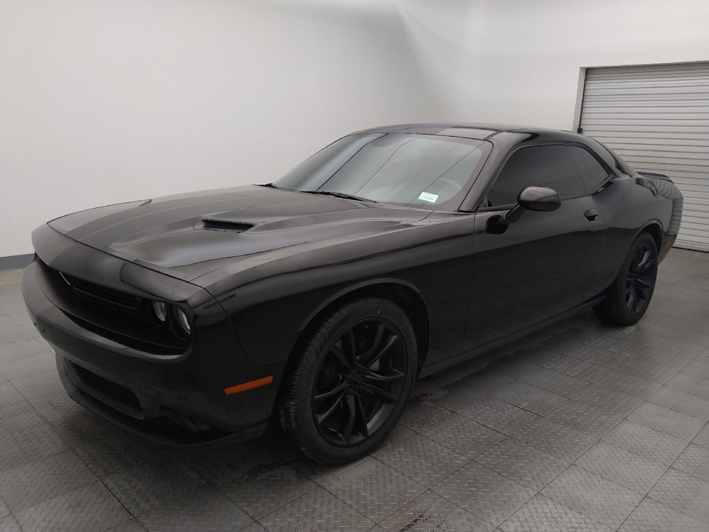 2016 Dodge Challenger SXT's photo