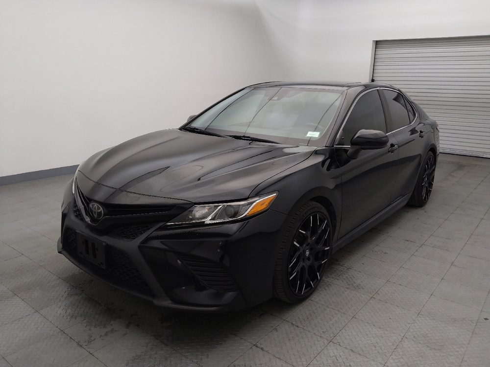 2020 Toyota Camry SE's photo