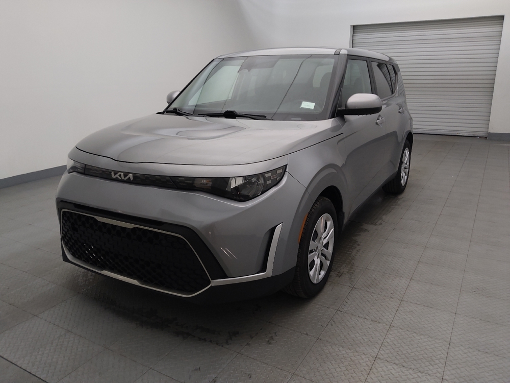 2023 Kia Soul LX's photo