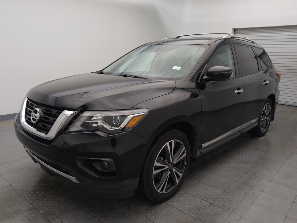2019 Nissan Pathfinder Platinum's photo