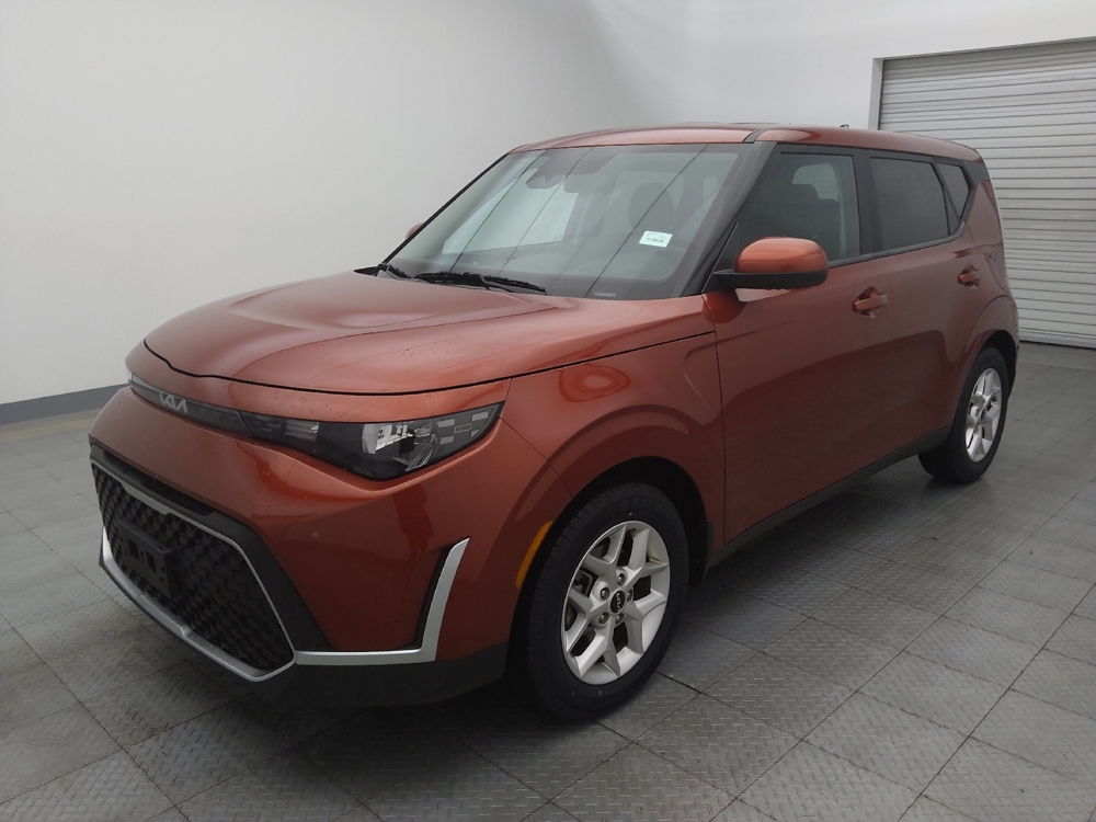 2023 Kia Soul LX's photo