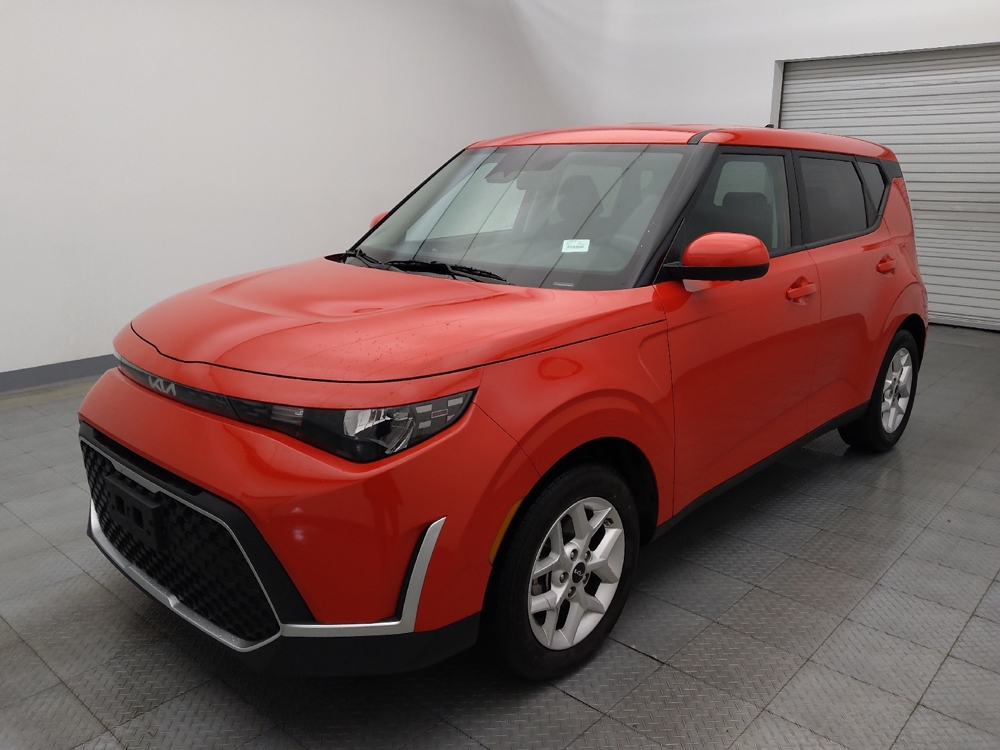 2024 Kia Soul LX's photo