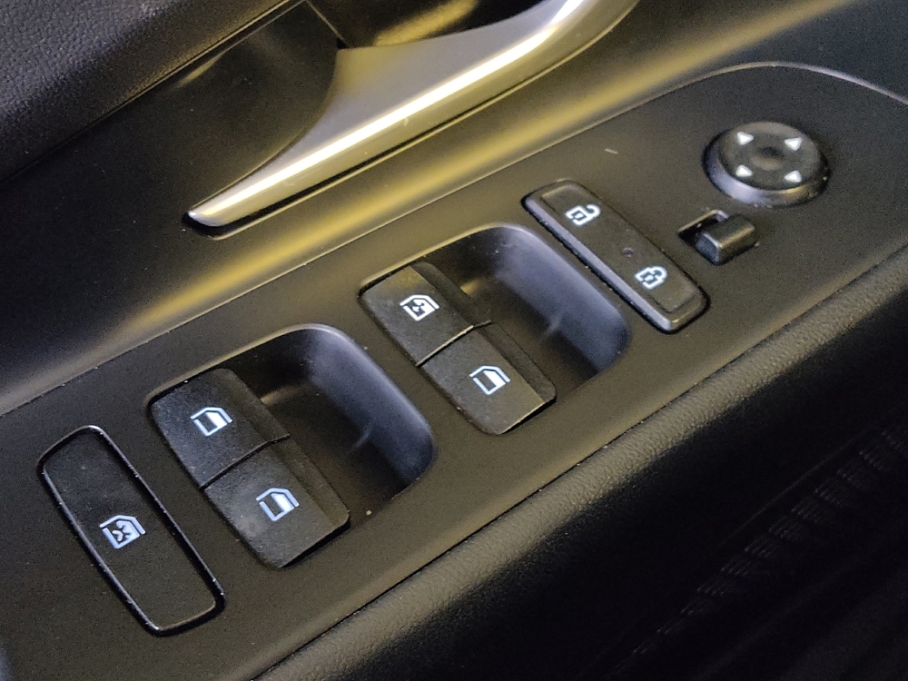 2023 Hyundai Elantra SEL - Photo 21