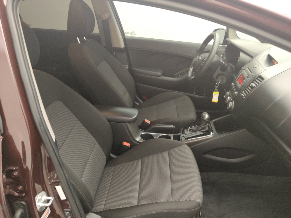 2017 Kia Forte LX - Photo 16