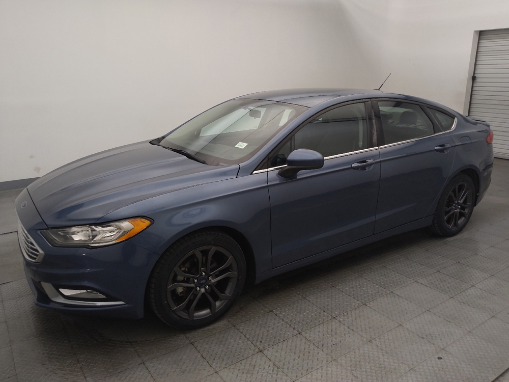 2018 Ford Fusion SE - Photo 2