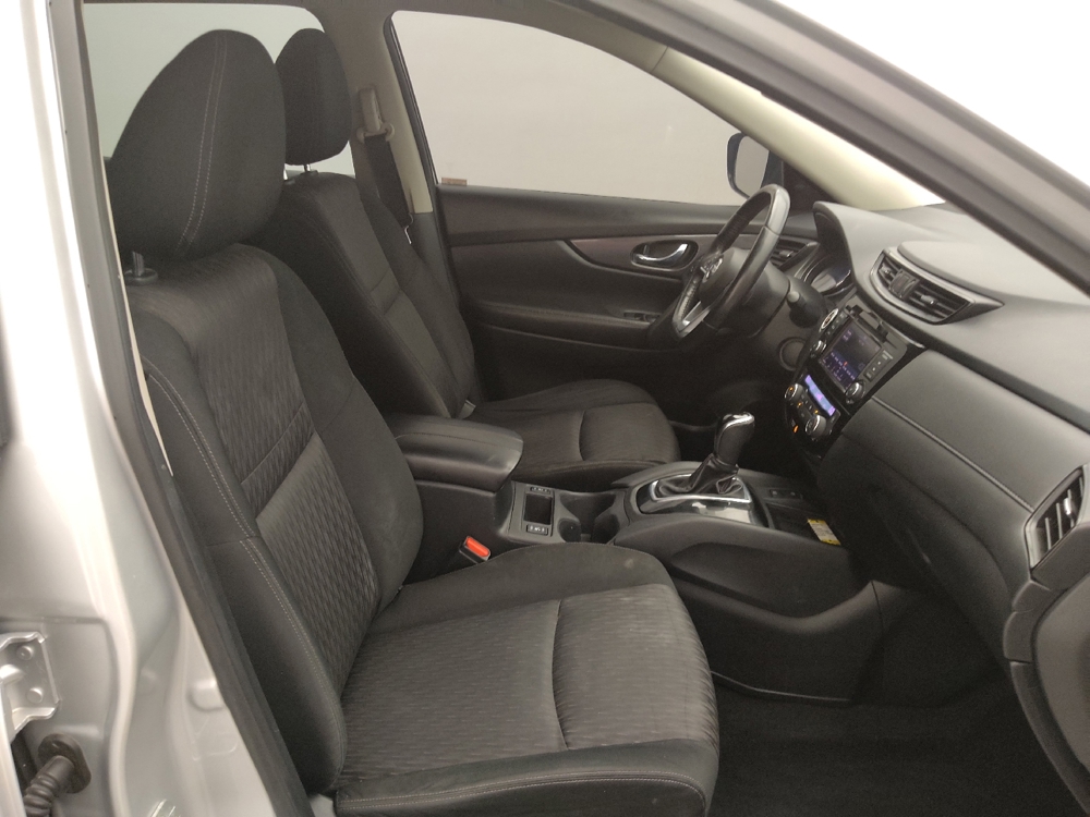 2019 Nissan Rogue SV - Photo 16