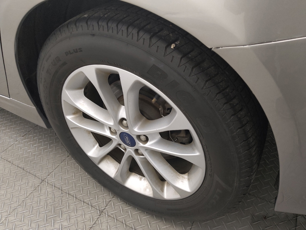 2020 Ford Fusion SE - Photo 24
