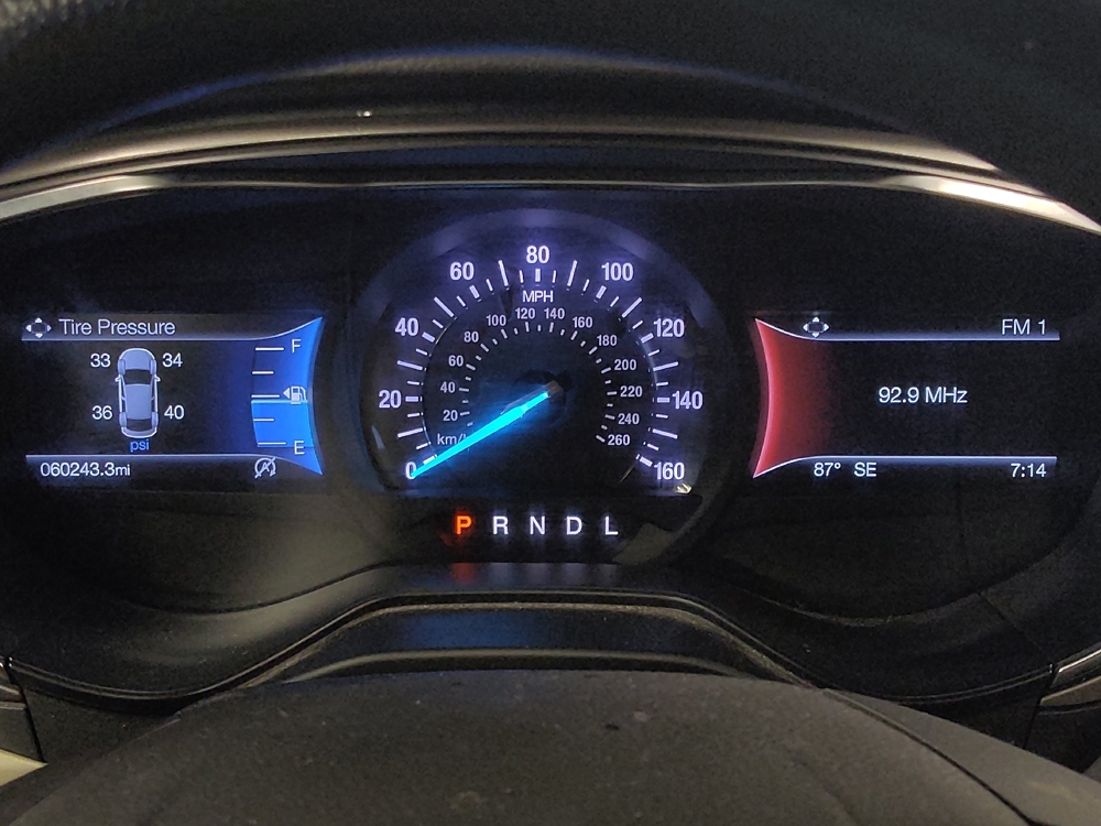 2020 Ford Fusion SE - Photo 18