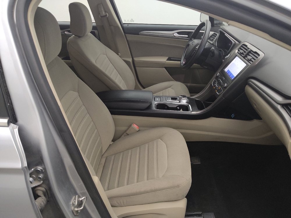 2020 Ford Fusion SE - Photo 16