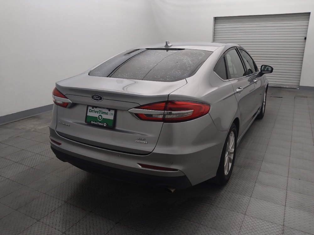 2020 Ford Fusion SE - Photo 6