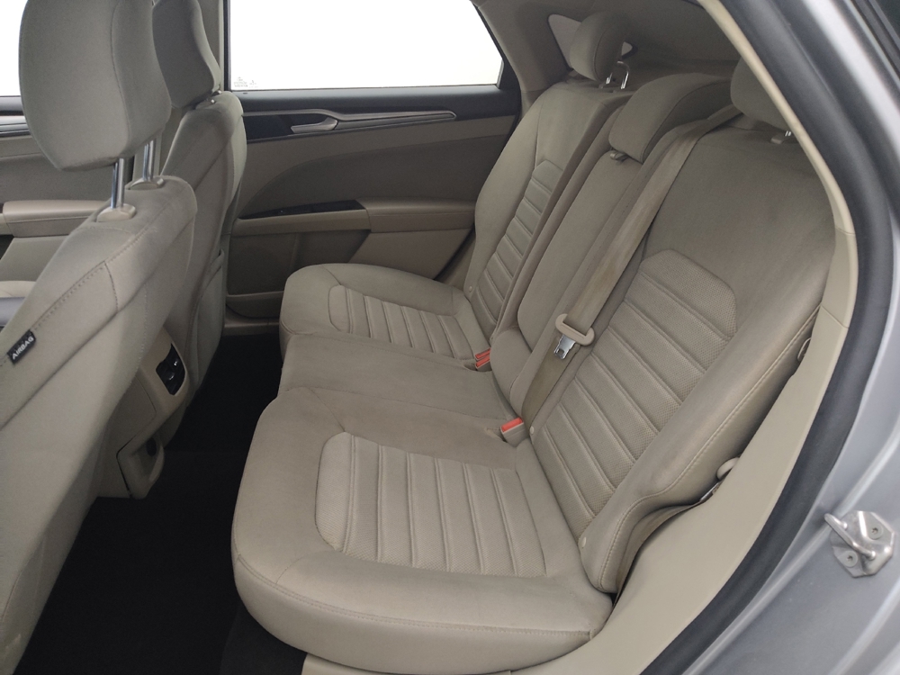 2020 Ford Fusion SE - Photo 14