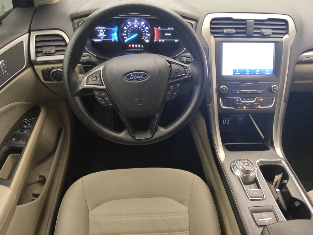 2020 Ford Fusion SE - Photo 17