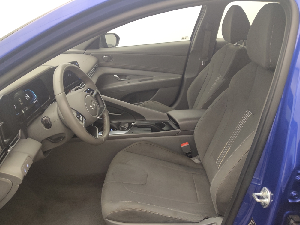 2025 Hyundai Elantra SEL - Photo 13