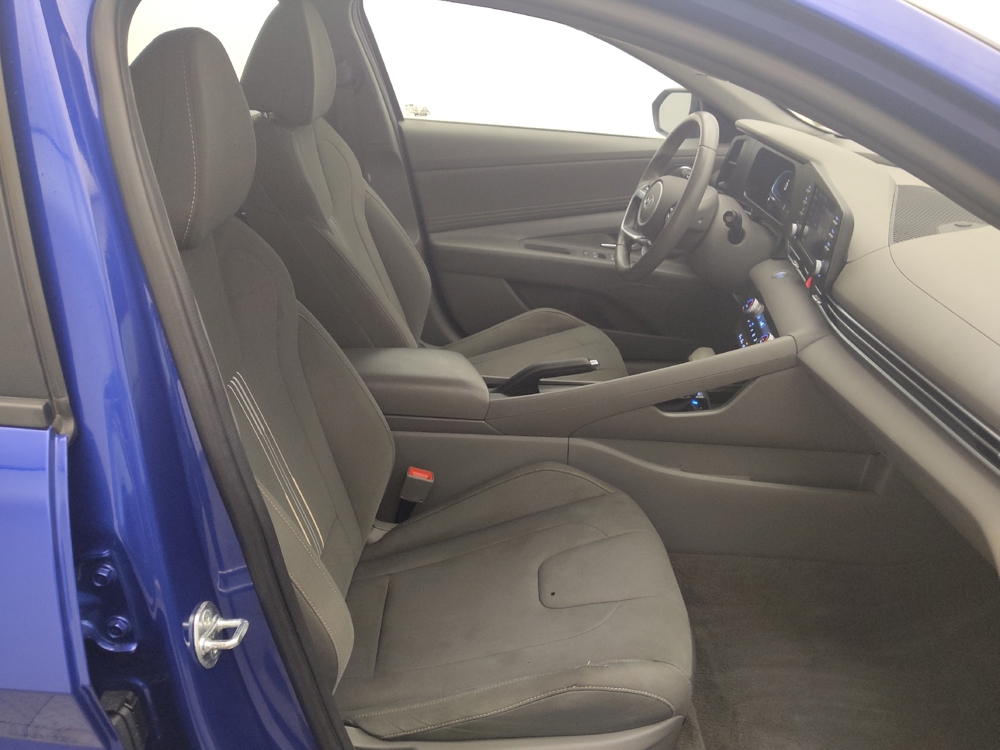 2025 Hyundai Elantra SEL - Photo 16