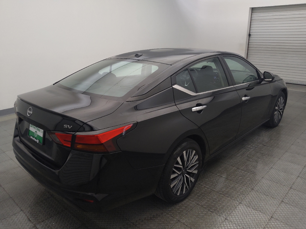 2024 Nissan Altima SV - Photo 7