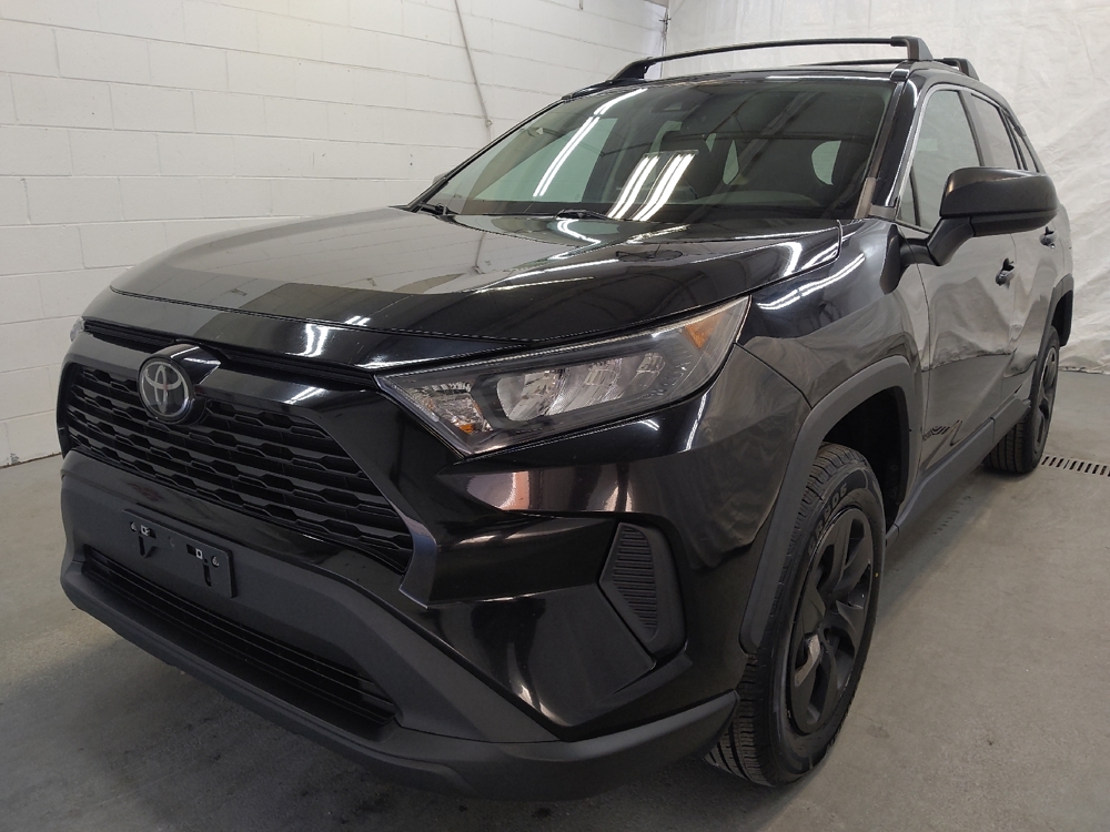 2021 Toyota RAV4 LE's photo