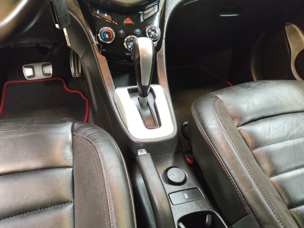2015 Chevrolet Sonic RS - Photo 20