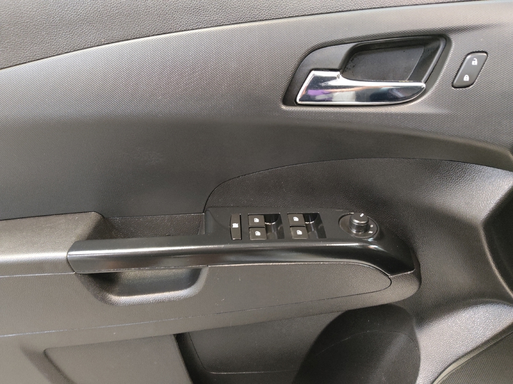 2015 Chevrolet Sonic RS - Photo 21