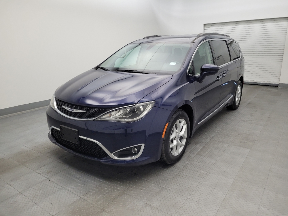 2017 Chrysler Pacifica Touring-L's photo