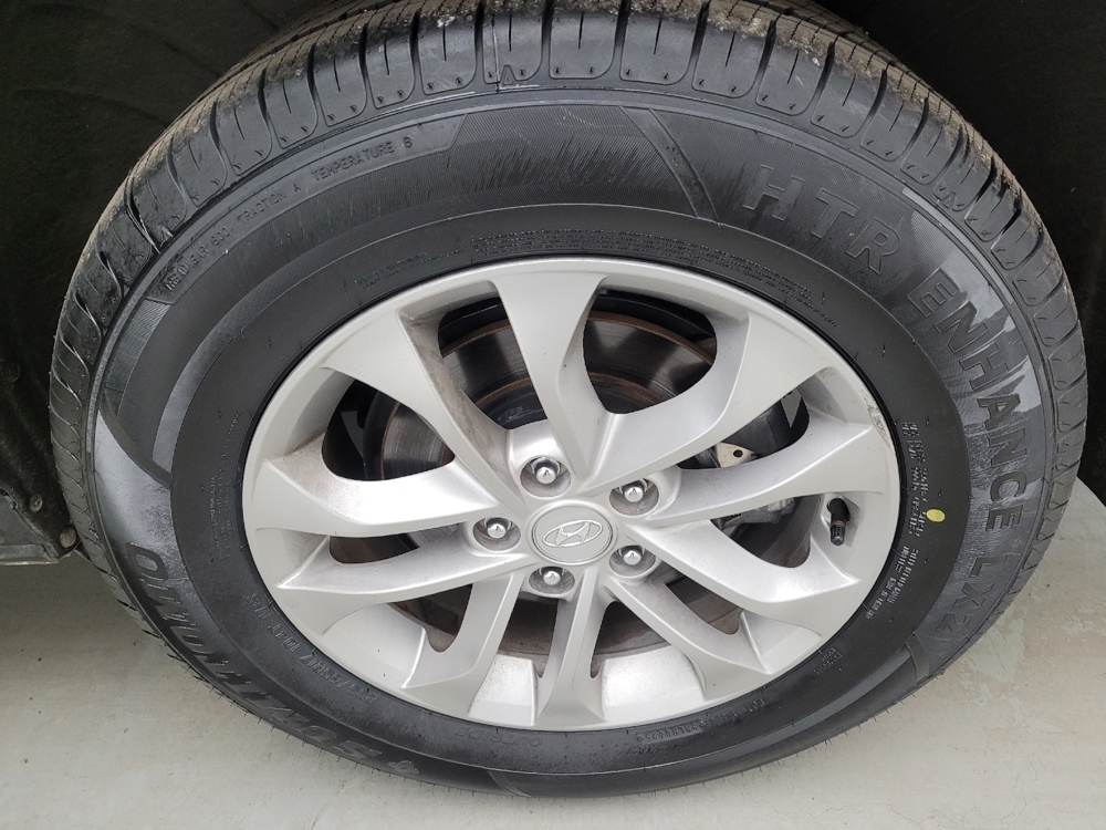2019 Hyundai Santa Fe SE - Photo 24