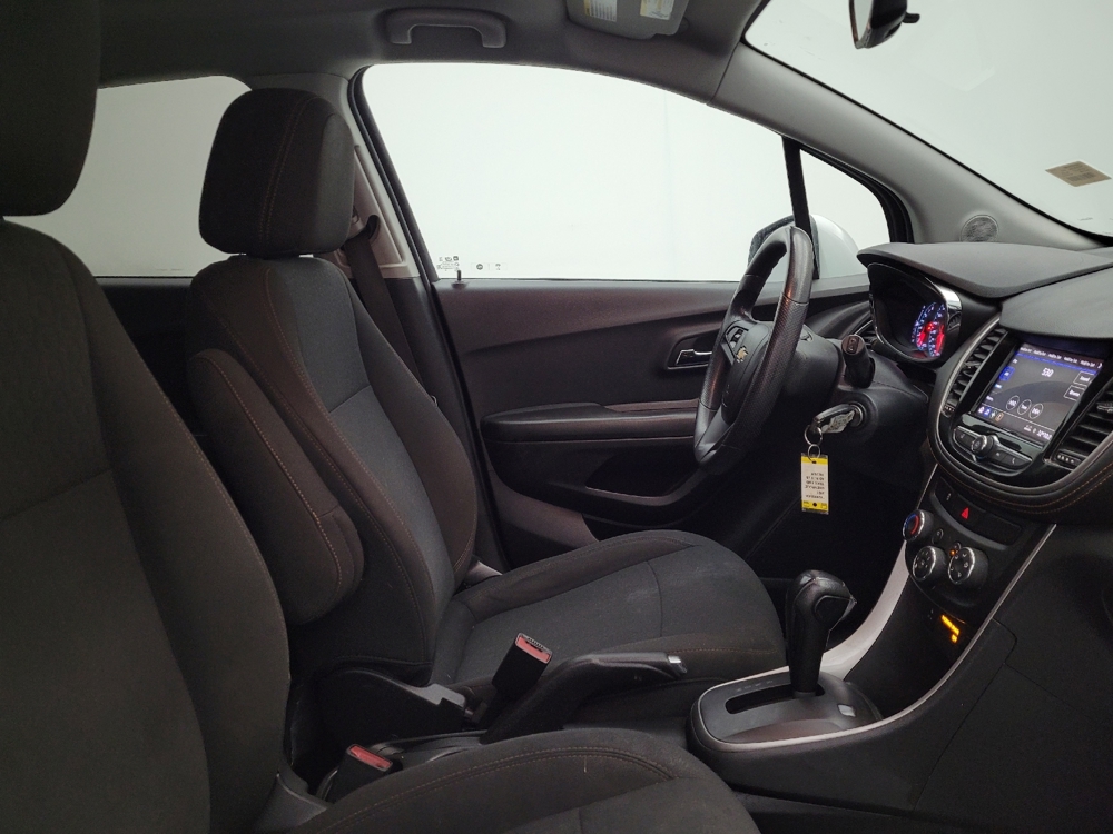 2021 Chevrolet Trax LS - Photo 16