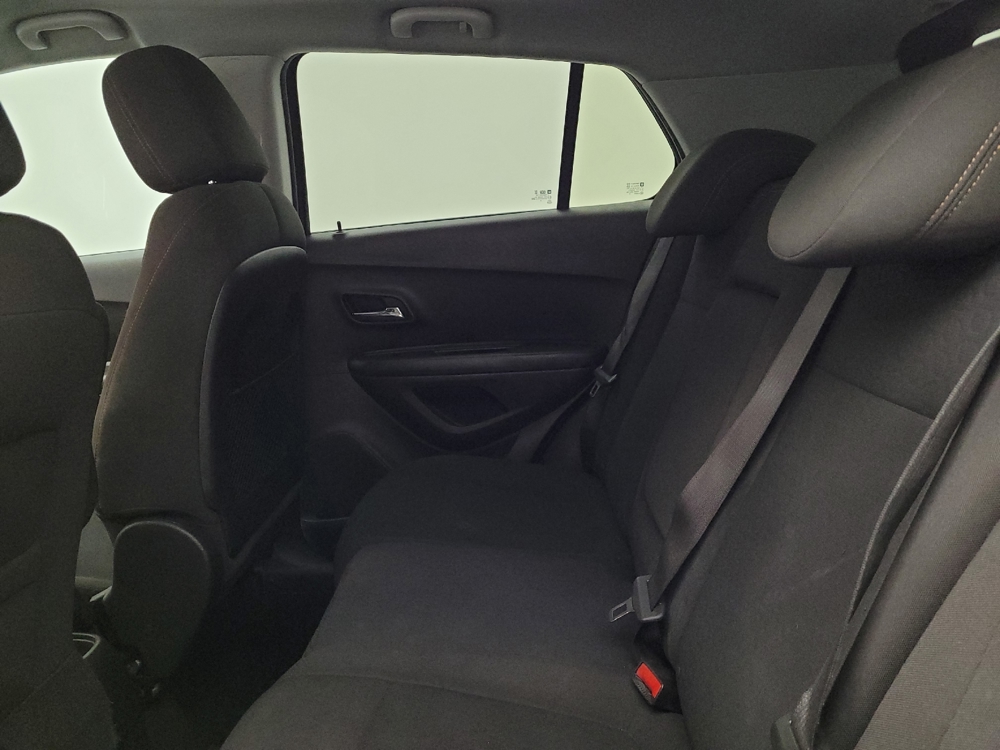 2021 Chevrolet Trax LS - Photo 14