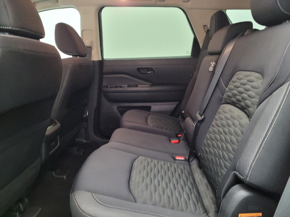 2023 Nissan Pathfinder SV - Photo 14