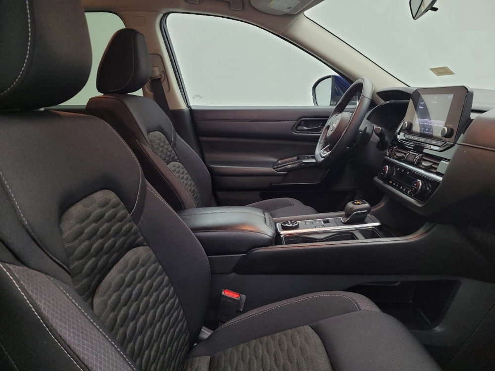 2023 Nissan Pathfinder SV - Photo 16
