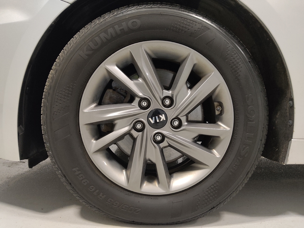 2019 Kia Optima LX - Photo 24