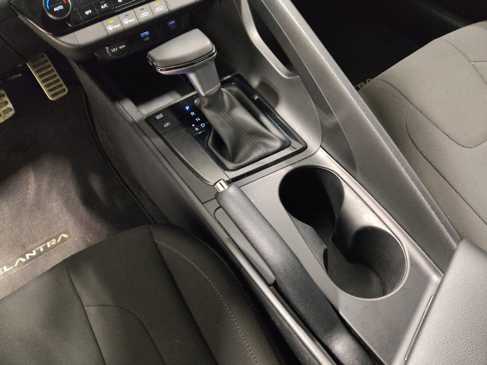 2025 Hyundai Elantra SEL - Photo 20