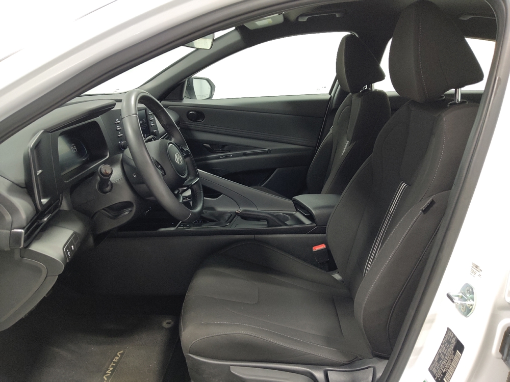2025 Hyundai Elantra SEL - Photo 13