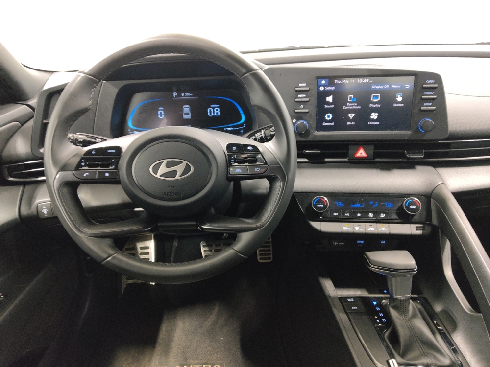 2025 Hyundai Elantra SEL - Photo 17