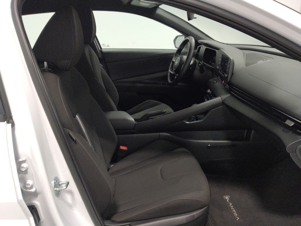 2025 Hyundai Elantra SEL - Photo 16