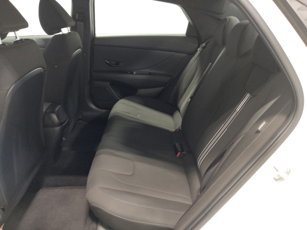 2025 Hyundai Elantra SEL - Photo 14