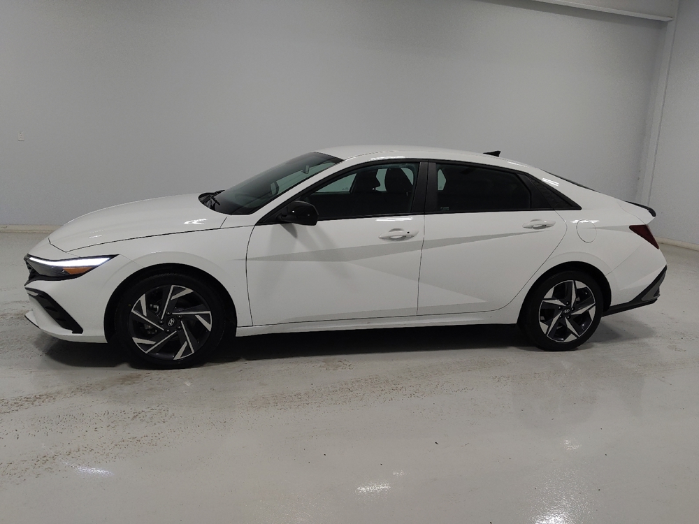 2025 Hyundai Elantra SEL - Photo 2