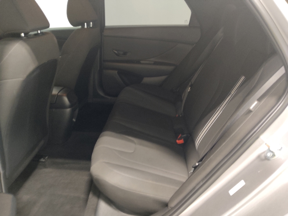 2025 Hyundai Elantra SEL - Photo 14