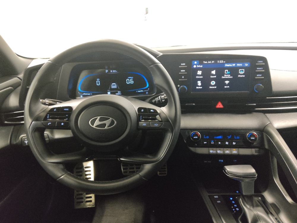 2025 Hyundai Elantra SEL - Photo 17