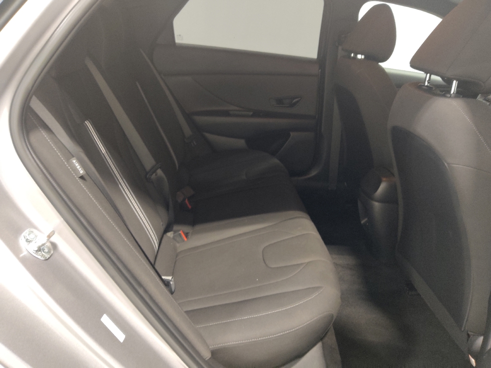 2025 Hyundai Elantra SEL - Photo 15