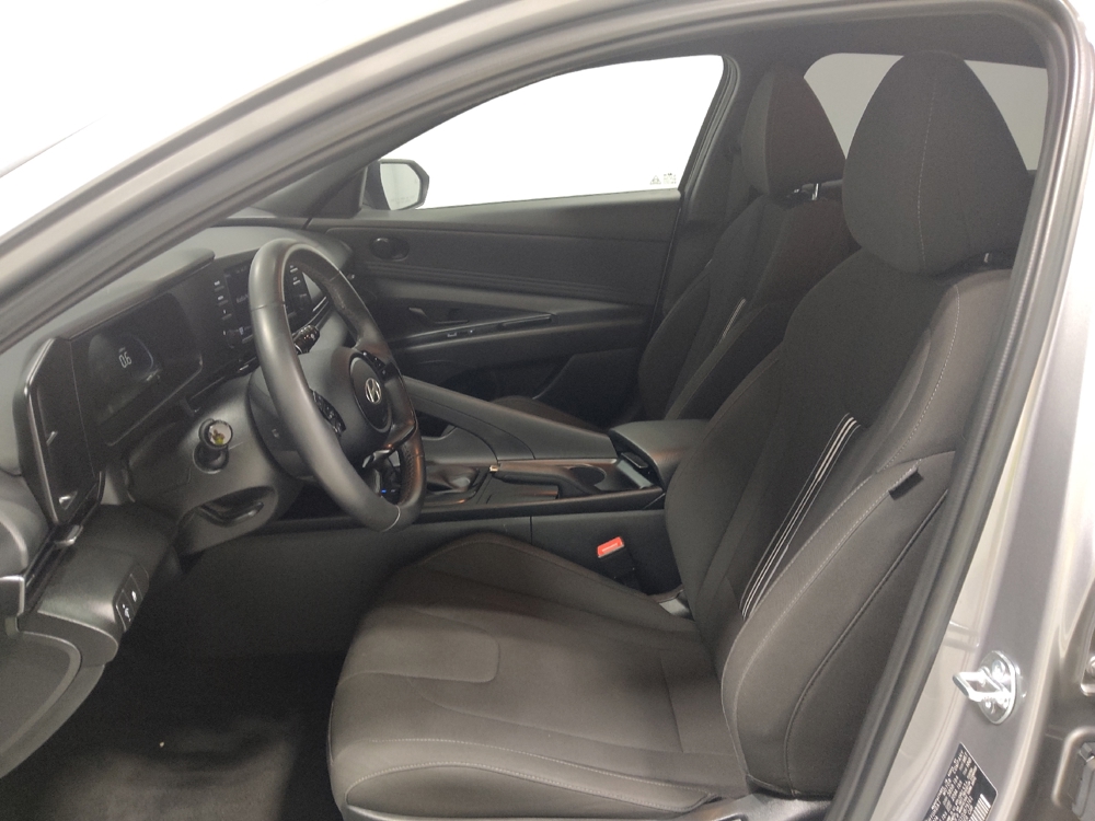 2025 Hyundai Elantra SEL - Photo 13