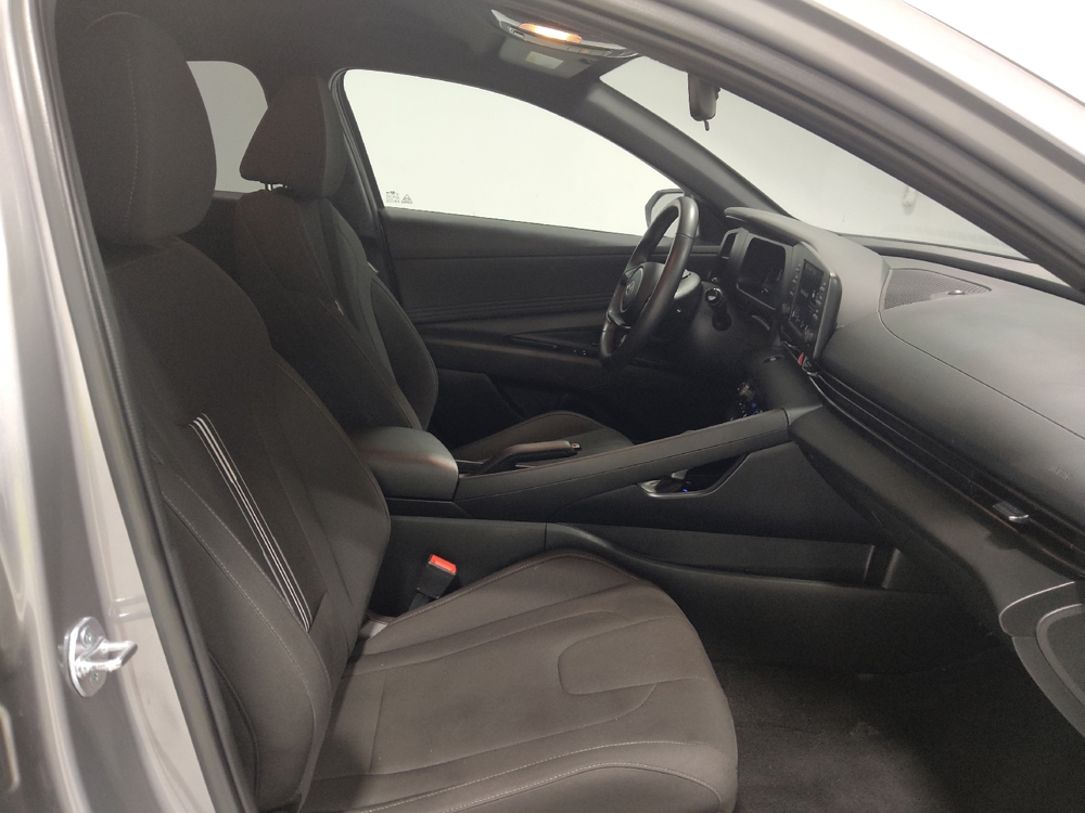 2025 Hyundai Elantra SEL - Photo 16