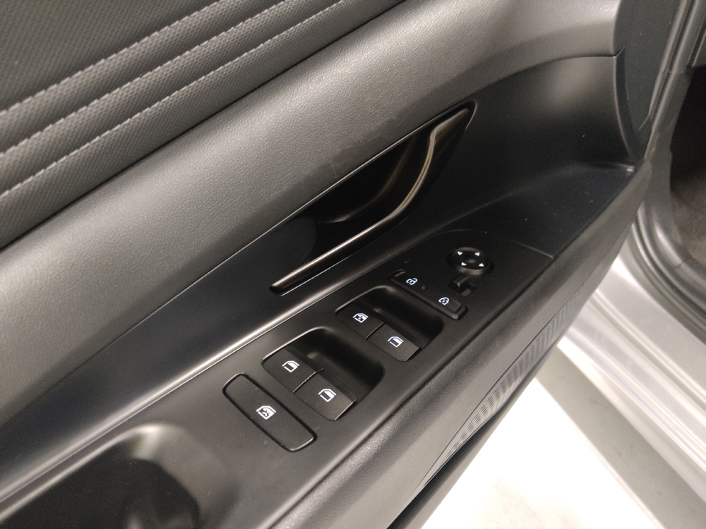 2025 Hyundai Elantra SEL - Photo 21
